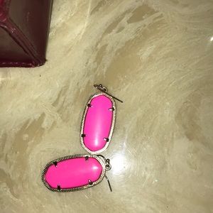 Kendra Scott’s pink Elle’s